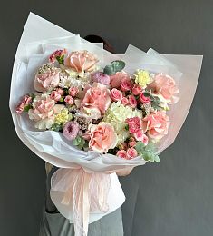 Композиция "Мелодия души" из гвоздик, роз  хризантем