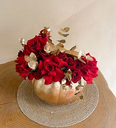 Композиция "Pumpkin rose"  из роз в тыкве