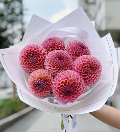 Букет из 7 розовых  георгинов