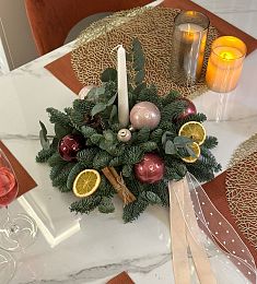 Композиция "Seson Wonders" из нобилиса и игрушек