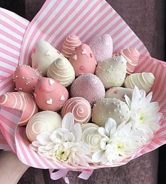 Клубничный букет «Princess» клубника в шоколаде и хризантемы