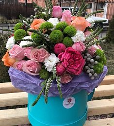 Композиция "Восторг" из роз, хризантем, гвоздик, вероники и брунии