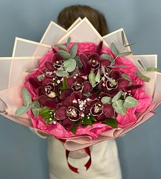 Букет "Эвелина" из орхидей и гипсофилы