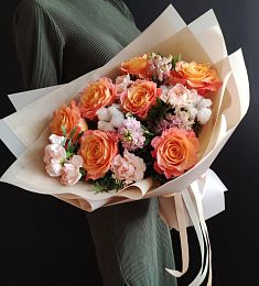 Композиция "Ярило" с розами, гиацинтами и хлопком