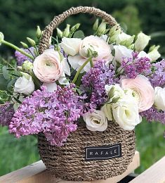 BASKET 2.0 букет из Лизиантусов и серени