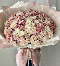 45 голландских хризантем в оформлении