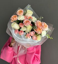 Композиция "Агатания" из роз и гвоздик