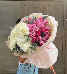 Букет "Неаполь" из гортензий, роз и эвкалипта