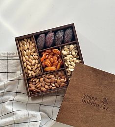 Бокс "Орешек" с сухофруктами и орехами