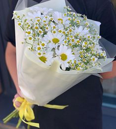 Букет "Трямия" из хризантем и ромашек