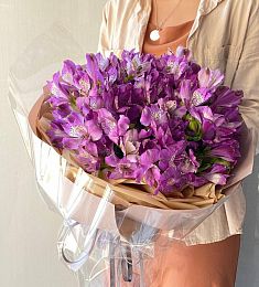 Букет "Индиго" из 13 альстромерий 