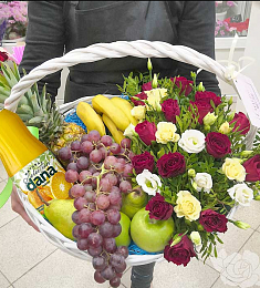 Корзины с фруктами и цветами "Red Dress"