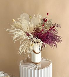 Композиция "Тропический бриз" из сухоцветов в вазе