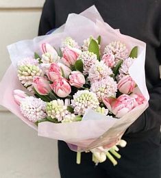 Букет "Вайнира" из тюльпанов и гиацинтов