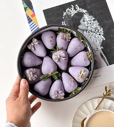 Клубничный бокс "Прованс" из клубники в фиолетовом шоколаде