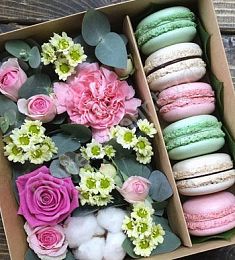 Букет цветов с макарони