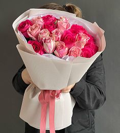 Букет "Аромат любви" из 21 розы в розовых оттенках