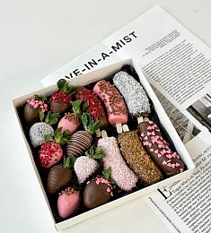 Клубнично-банановый бокс "Яркий бриз" клубника и бананы в шоколаде