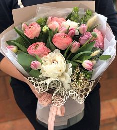 SPRING 10.0 буке из тюльпан, ранункулюса и роз