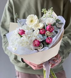 Букет "Самой нежной" из гортензии, гербер, маттиол и тюльпанов