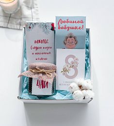 Подарочный бокс "Любимой бабушке" с чаем и шоколадкой