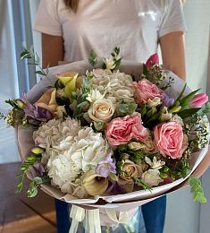 Композиция "Амели" из гортензий и фрезий