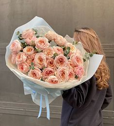 Букет из 27 пионовидных роз 