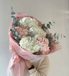 Букет "Тензиана" из гортензий и эвкалипта 