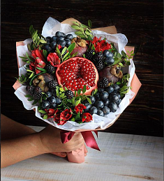 Букет из фруктов и цветов "Восток"