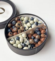 Бокс с голубикой "Дионис" голубика в белом и молочном шоколаде