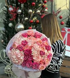 Букет  "Весенний сонет" из гортензии и роз