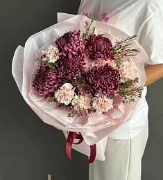 Композиция "Natural Charm" из хризантем, гортензии, гвоздик с ваксом