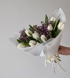 Букет из тюльпанов и сирени