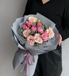 Букет "Martina" из пионов и лизиантусов