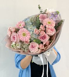 Букет "Нежная Габриэлла" из гортензий, гербер и роз
