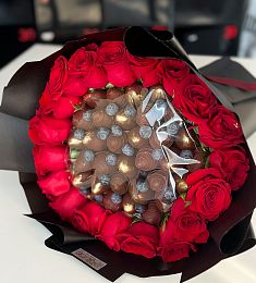 Клубничный букет "Джульетта" M клубника в молочном шоколаде с розами