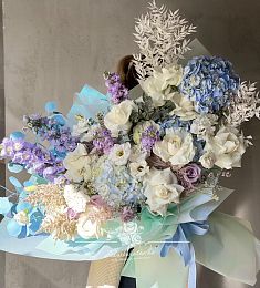Букет "Памукалле" из роз, гортензии, маттиолы, лизиантуса и астильбы