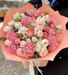 Букет "Spring fantasy"  с гиацинтом, гвоздикой, тюльпаном и пионовидной розой