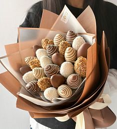 Клубничный букет "Дайана" M из клубники в шоколаде