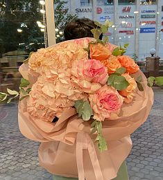 Букет "Muffin" из гортензий и роз