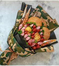 Мужской букет "Спецназ" из колбасы и сыра в оформлении