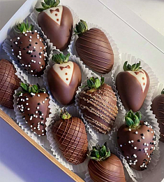 Клубничный бокс - "Джентльменский" клубника в молочном шоколаде