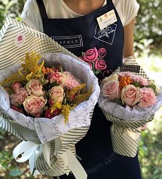 Набор "Мама + Дочка" букет из роз и гвоздик