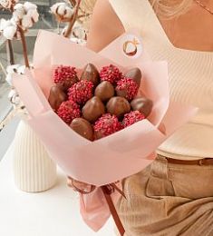 Клубничный букет "Комплимент" 1.0 клубника в молочном шоколаде