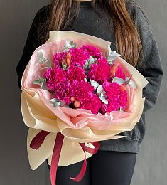 Композиция "Harmony of Blooms" из гвоздики, сухоцветов и эвкалипта