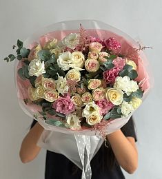 Букет "Fabio" из лизиантусов , роз и стильбы