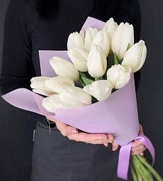 Букет из 15 белых тюльпанов