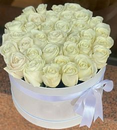 45 голландских роз в коробке