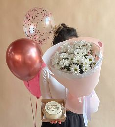 Сет "Превосходство" с шарами Букет хризантем, тортик и воздушные шарики