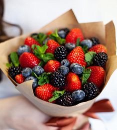 Букет из ягод «Летний вечер»